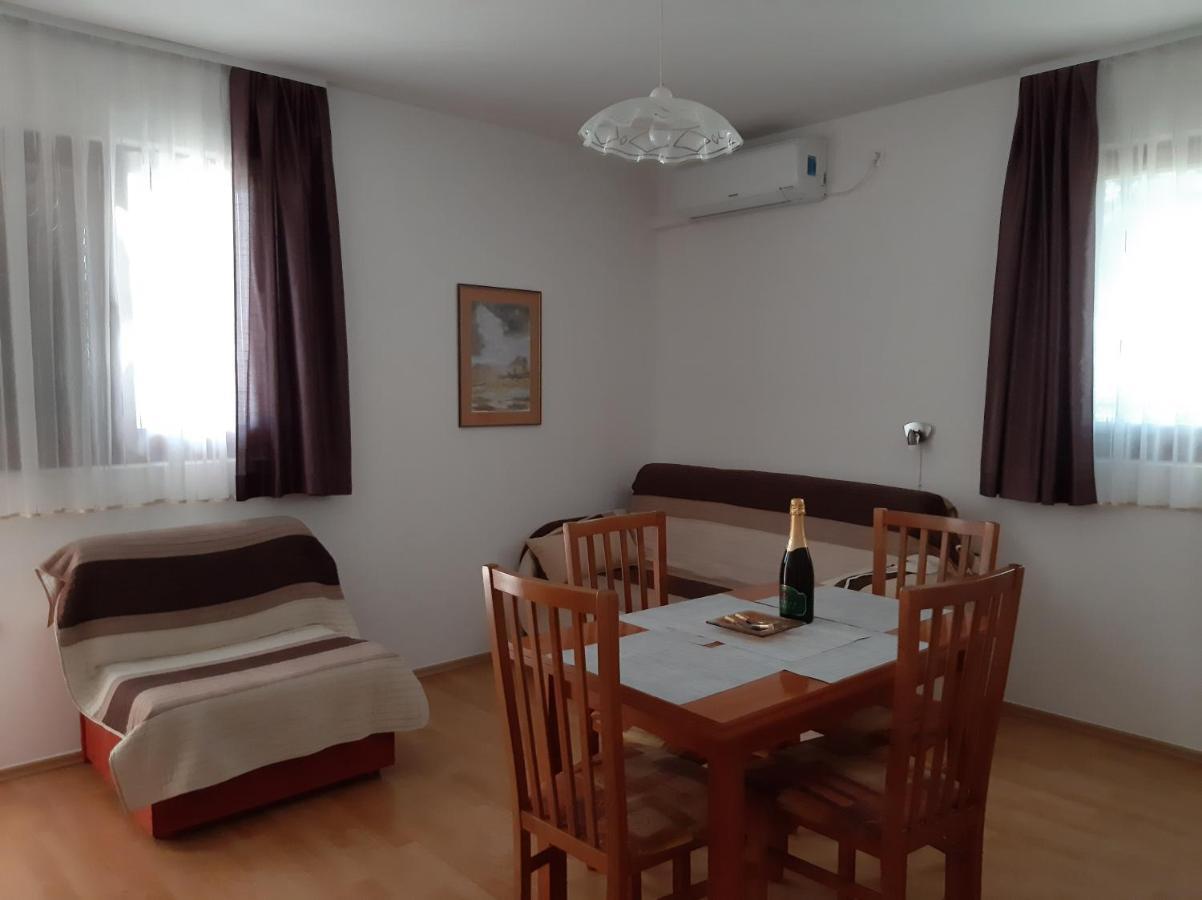Apartments Agrijan Maslenica Bagian luar foto