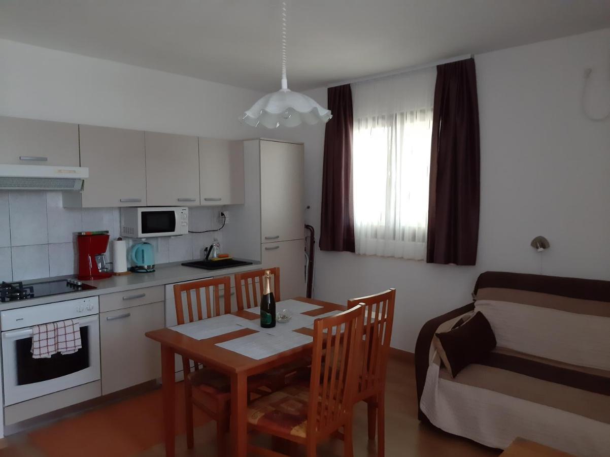 Apartments Agrijan Maslenica Bagian luar foto